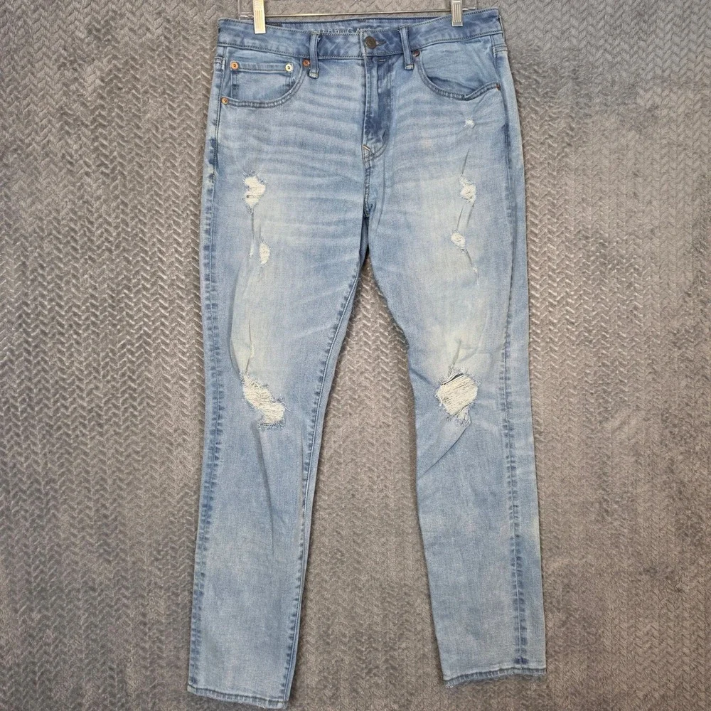 American Eagle Mens Athletic Fit Airflex+ Light Wash Distressed Jeans 32x32